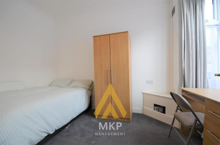 4 bedroom terraced house to rent - Photo 3