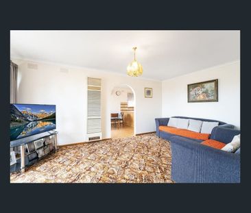 3 bedroom home in Hamlyn Heights! - Photo 2