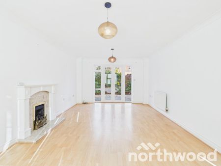 4 bedroom detached house to rent - Photo 2