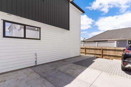 Modern Luxury in Panmure's Golden Triangle - Photo 3