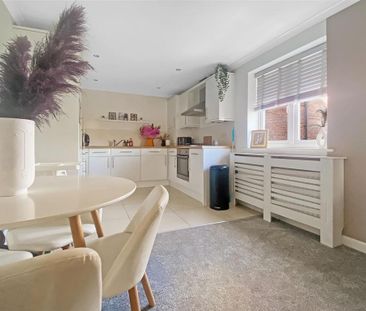 2 bedroom apartment to rent - Photo 4