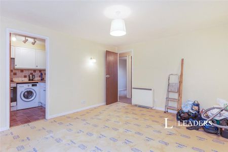 2 bedroom flat to rent - Photo 2