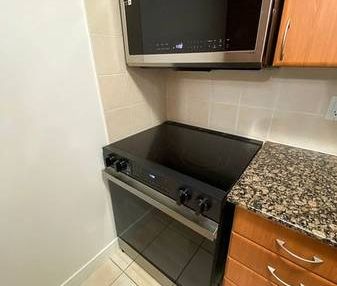 Yonge/Glandora-Luxurious & Spacious 1Bdrm 1Bath - Photo 2