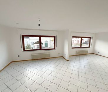 Reinsfeld: Attraktive Maisonette-Wohnung mit zwei Bädern, Balkon, K... - Photo 2