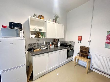 1 bedroom in a house share to rent - Photo 3