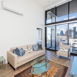 Large 1 bedroom furnished apartment - Photo 3