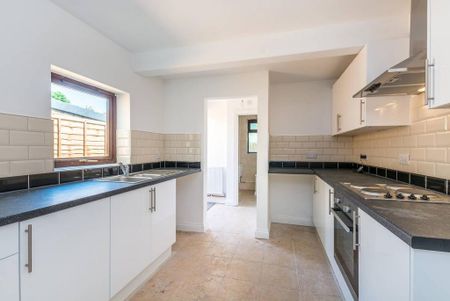 2 bedroom terraced house to rent - Photo 4