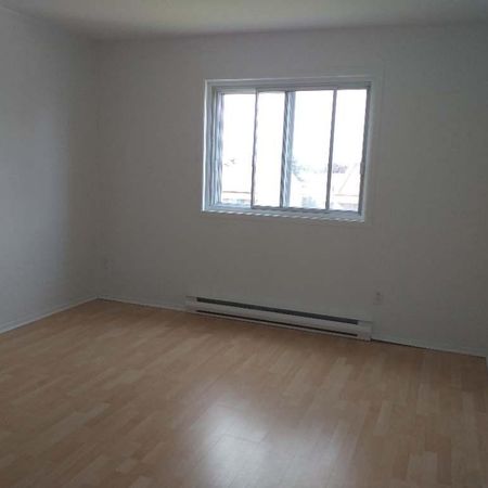 POINTE AUX TREMBRES 4 1/2 LIBRE 1ER JANVIER 2026 - Photo 3