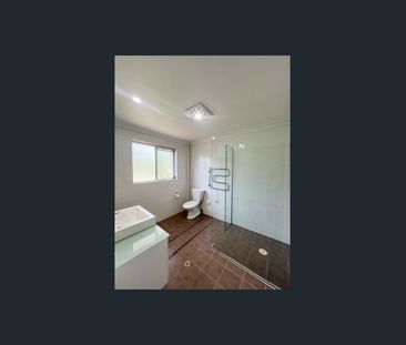 Fully Renovated Townhouse in Ideal Location - Photo 2