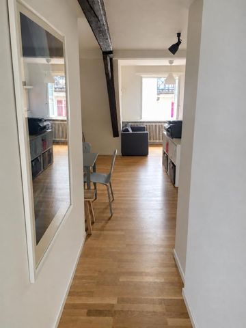 Charmante 3.0-Zimmer-Maisonette-Dachwohnung in der St. Galler Altstadt - Photo 2