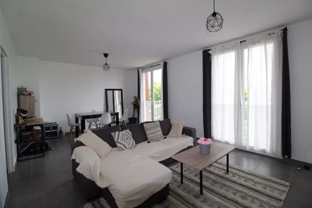 SALON DE PCE - Appartement T3 de 68 m² avec vue dégagée - Photo 1