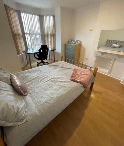 6 bedroom terraced house to rent - Photo 3