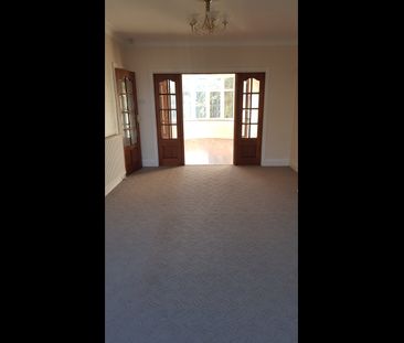 3 Bed Semi-Detached House, Middleton Road, M8 - Photo 2