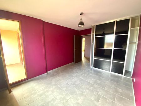 Location Appartement 3 pièces 73m² - Photo 3