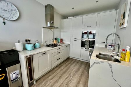 Bletchley Road, Horsforth, LEEDS - Photo 5