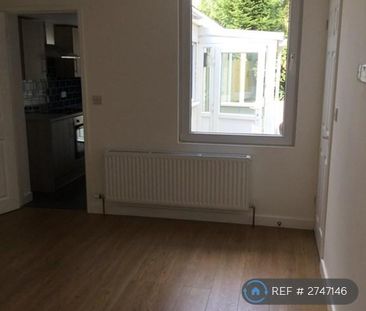 3 bedroom end of terrace house to rent - Photo 5