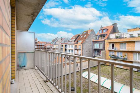 Gemeubeld appartement met 2 slaapkamers in het centrum van Knokke. Met autostandplaats in het gebouw. - Photo 3