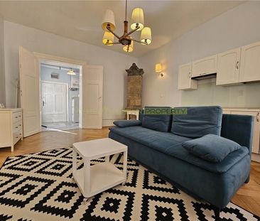 Apartament deosebit cu 2 camere de inchiriat in Centrul Istoric Brasov - Fotografie 2