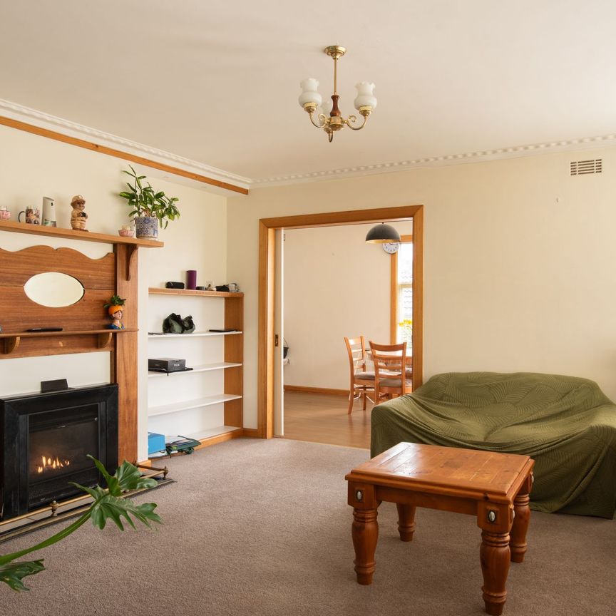 Feel at home, Living Here! - Photo 1