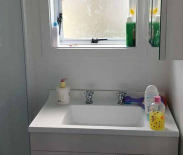 Three Bedroom Family Home - Photo 5