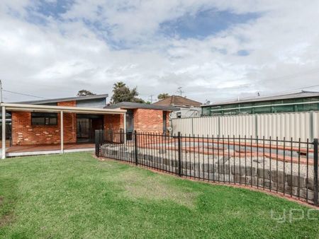 279 Mickleham Road, WESTMEADOWS - Photo 2