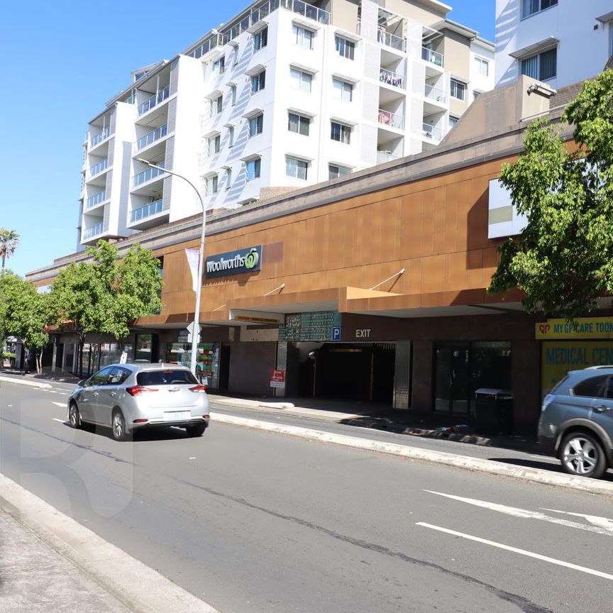 Modern 2-Bedroom Apartment in Toongabbie next to the station up for LEASE! - Photo 1