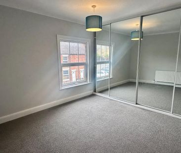 2 bedroom end of terrace house to rent - Photo 4