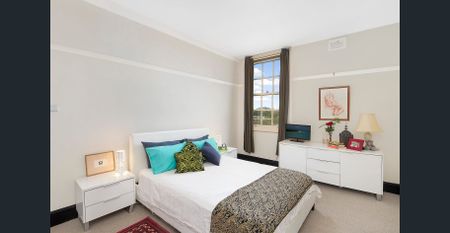 Oversized Two Bedroom Apartment! - Photo 2