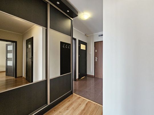 3 pok.(salon z kuchnią+2 sypialnie), przy UM, ul. Pileckiego - Photo 1