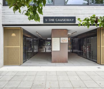 Industrial-Chic Apartment in Kingston's Iconic Warehouse Development - Photo 5