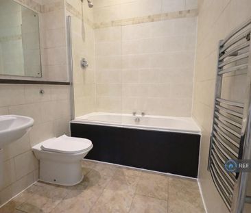 2 bedroom flat to rent - Photo 6