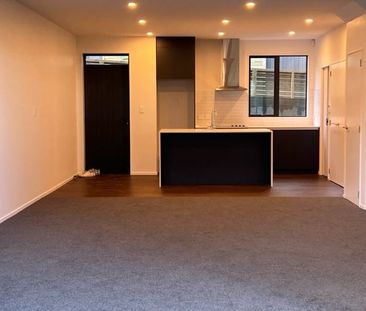 Tidy 3 Bedroom with Sea views - Photo 6