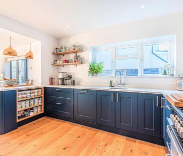 4 bedroom semi-detached house to rent - Photo 5