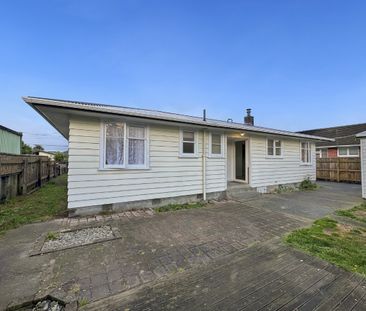 Family living in Trentham - Photo 2