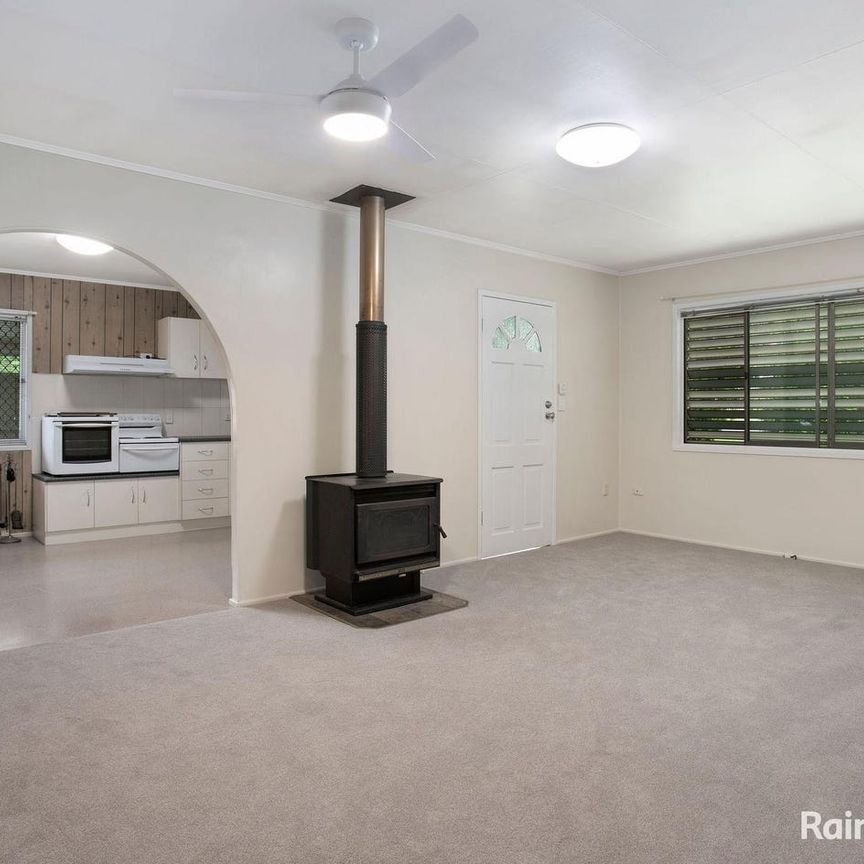 Big Bedrooms, Level Block & Walk to Everything! - Photo 1