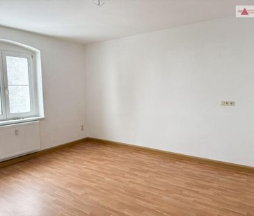 Moderne 2-Raum-Wohnung im 1. Obergeschoss auf der Haldenstraße in A... - Photo 1