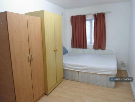 1 bedroom in a house share to rent - Photo 2