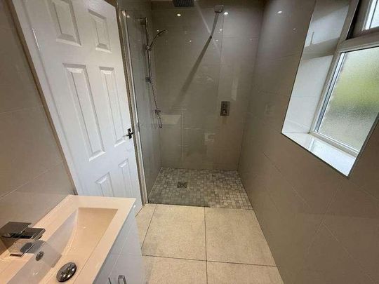 Page Moss Lane Bed Town, L14 - Photo 1