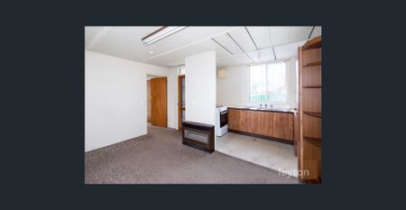 Self-contain Bungalow - Photo 3