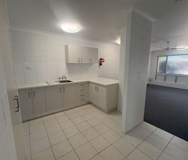NEAT, TIDY AND QUIET UNIT IN ROSSLEA - Photo 4