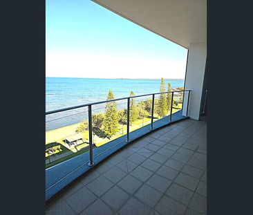 Luxury Waterfront Penthouse with Private Rooftop Spa - Unfurnished ... - Photo 6