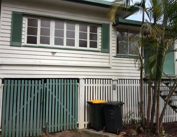 High-set Queenslander Style - Photo 1