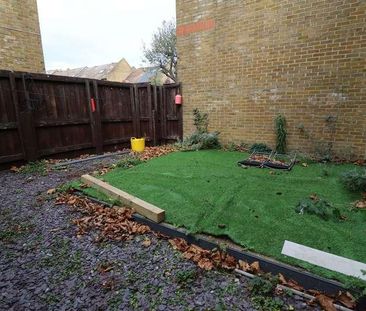 Isambard Place, London, SE16 - Photo 4