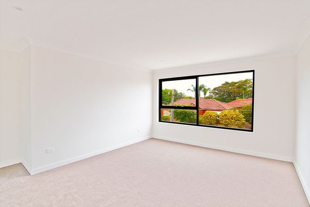 Stylish Four Bedroom Home In Prime Maroubra Location! - Photo 1