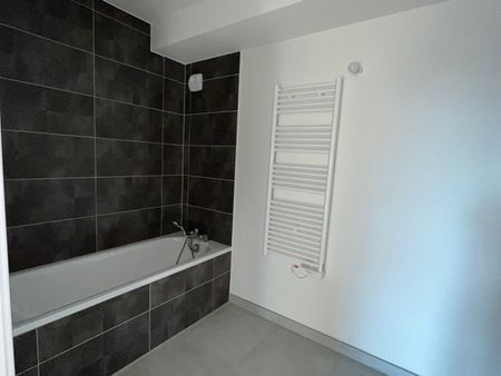 Location Appartement 3 pièces 65m² - Photo 2