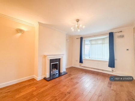 3 bedroom semi-detached house to rent - Photo 2