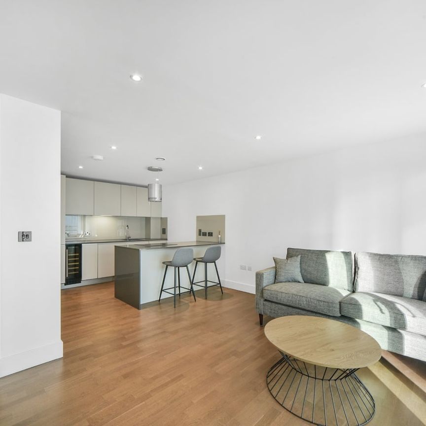 2 Bed Flat, Whitechapel High St, E1 - Photo 1