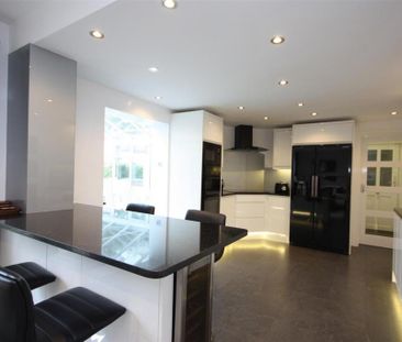 6 bedroom detached house to rent - Photo 4