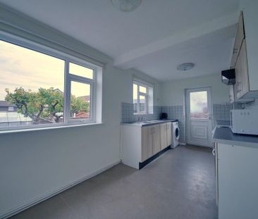 3 bedroom semi-detached house to rent - Photo 3
