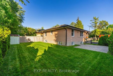 For Lease - 447 Taylor Mills Drive, Richmond Hill, Ontario - Photo 2